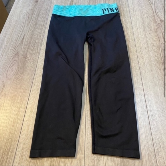 PINK Victoria's Secret Black and Green Leggings with Athletic Fit - Picture 2 of 4